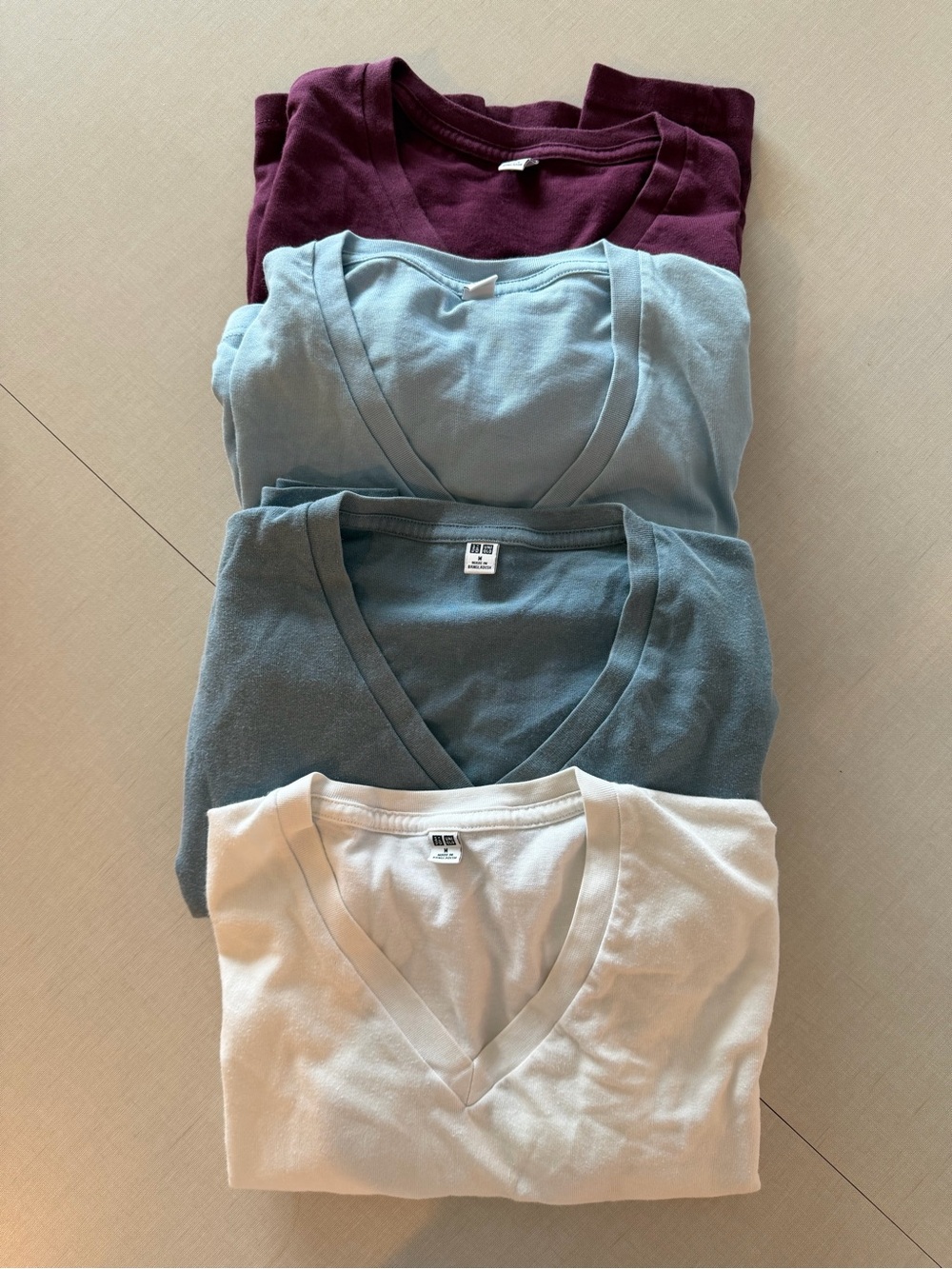 Uniqlo Lot - x4 Men’s V-Neck Tee Shirts